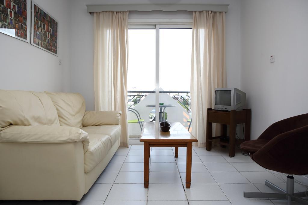 Alora Apartments Lárnaka Kültér fotó