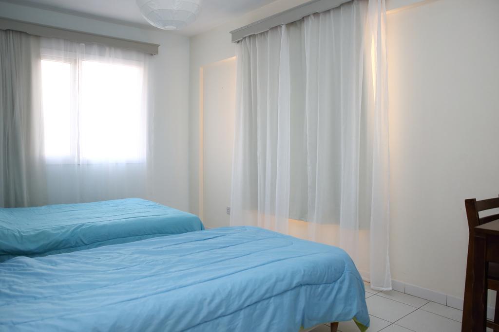 Alora Apartments Lárnaka Szoba fotó