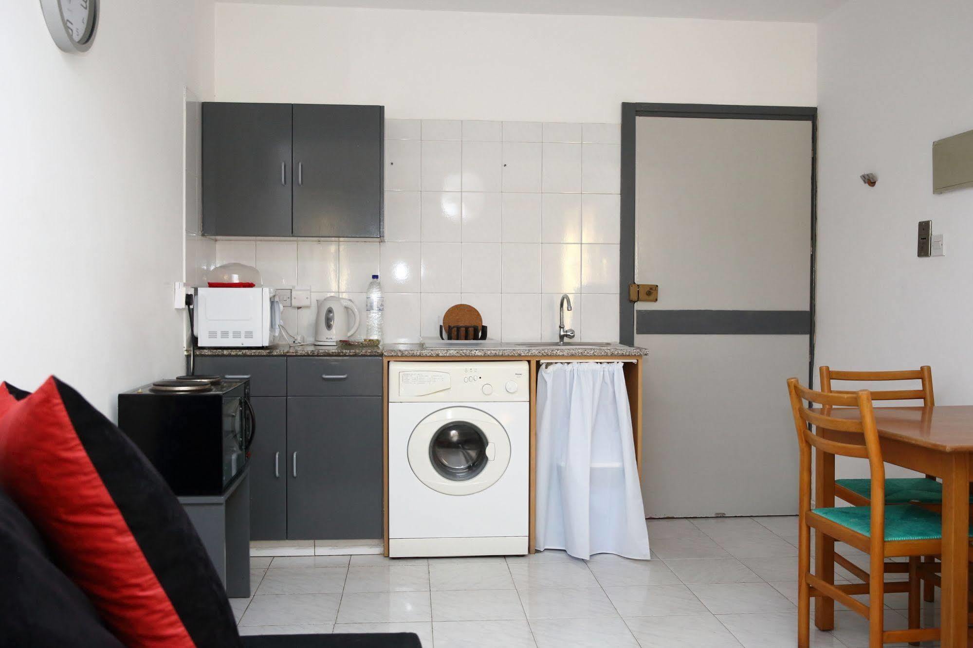 Alora Apartments Lárnaka Kültér fotó